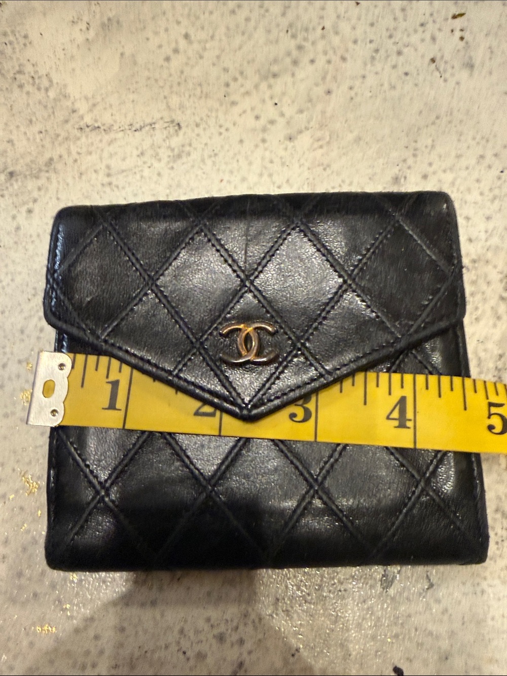 CHANEL Black Quilted Leather Compact Wallet with CC Turnlock - Picture 3 of 10